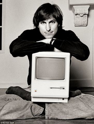 Steve Jobs dies