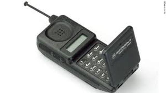 the first successful flip phone