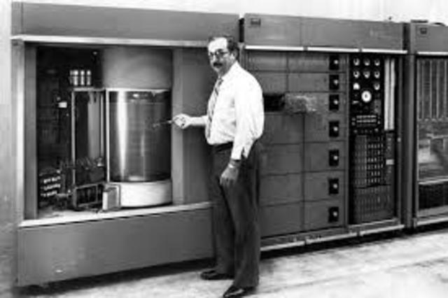 ordenadores IBM 305 RAMAC.