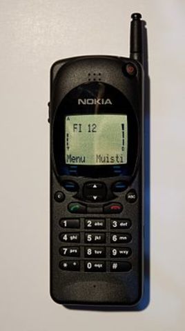 The nokia 2110 was the first nokia with a nokia ringtone.