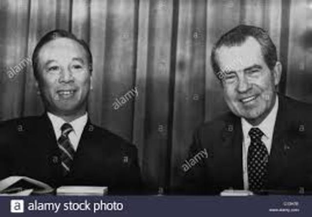 President Nixon meets with President Thieu