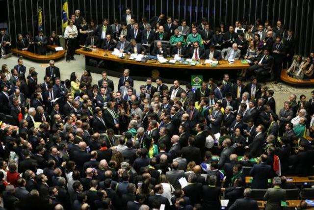 Início Sessão de julgamento impeachment na Câmara