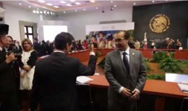 Peña Nieto desdeña saludo a Javier Duarte: Reforma