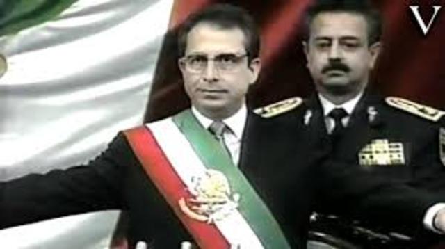 Ernesto Zedillo toma posesión como presidente de la República.