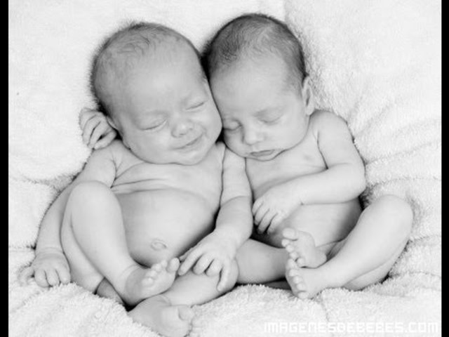 Nacimiento de sus dos gemelos