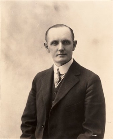 Walter vio la máquina aún sin montar,