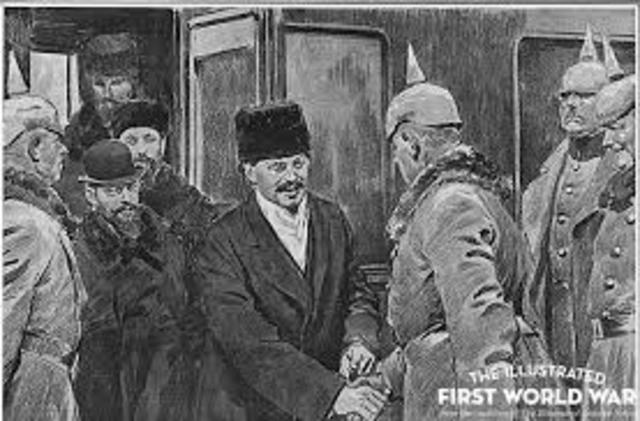 Russia withdraws from WWI