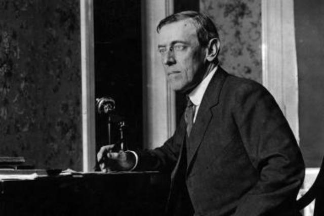 Woodrow Wilson presents Fourteen Points Peace Plan