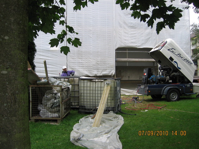 Ein weiterer Kompressor wird vorbereitet.