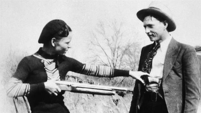Police kill Bonnie and Clyde
