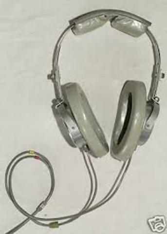 first dynamic headphones