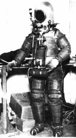 Primer traje espacial