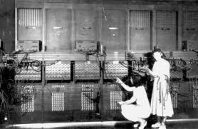 ENIAC ( Electronical Numerical Integrator And Computer)