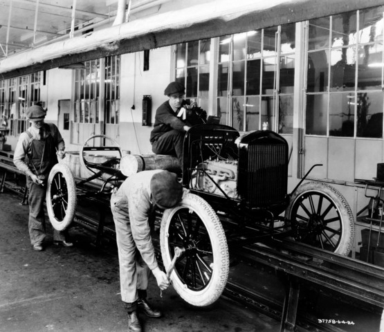 Henry Ford Opens His Assembly Lines to African American Workers