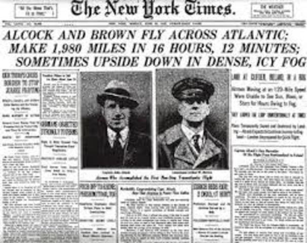 Charles Lindbergh makes first nonstop transatlantic flight