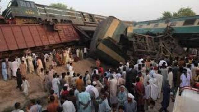 Trains collide in Pakistan