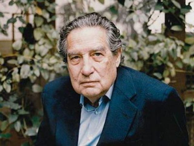 Se otorga a Octavio Paz, egresado de la UNAM, el Premio Nobel de Literatura.