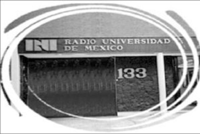 Se funda Radio Universidad
