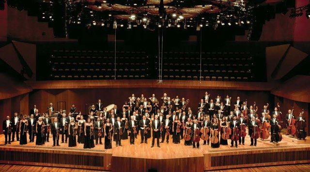 La Sociedad de Exalumnos de la Facultad de Ingeniería impulsa la creación de la Orquesta Sinfónica de Minería.