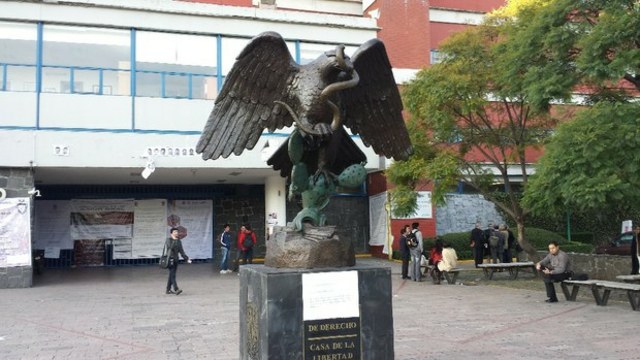 Escuela Nacional de Jurisprudencia, cambia nombre a Facultad de Derecho y Ciencias Sociales, se funda se Sección de Economía.