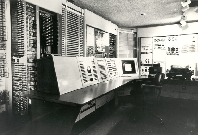 Transistorized Experimental computer zero (TX-0)