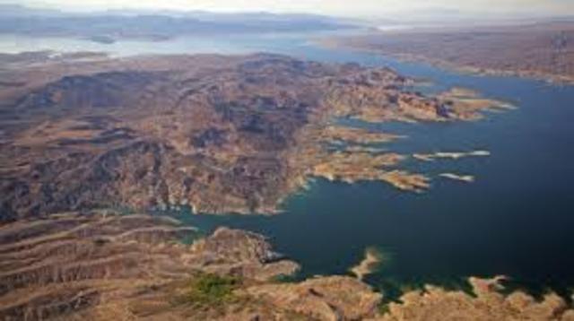 Hike around Lake Mead