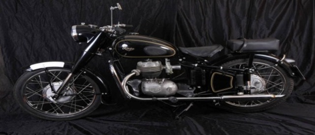 Se inventa la  Rieju