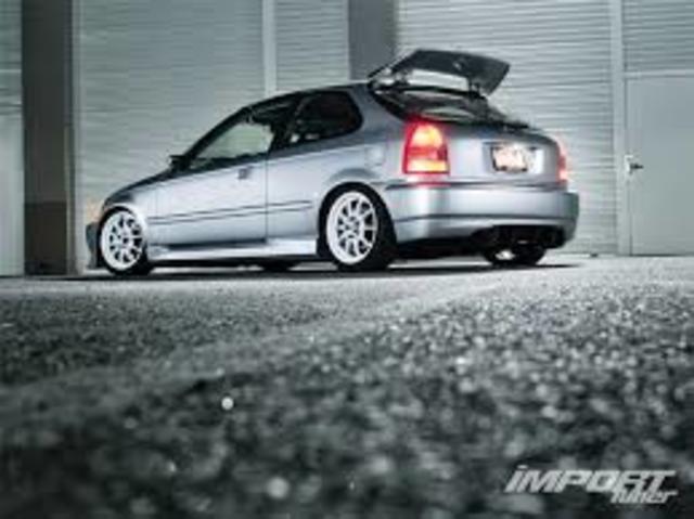 HONDA empieza el siglo XXI vendiendo el INSIGH