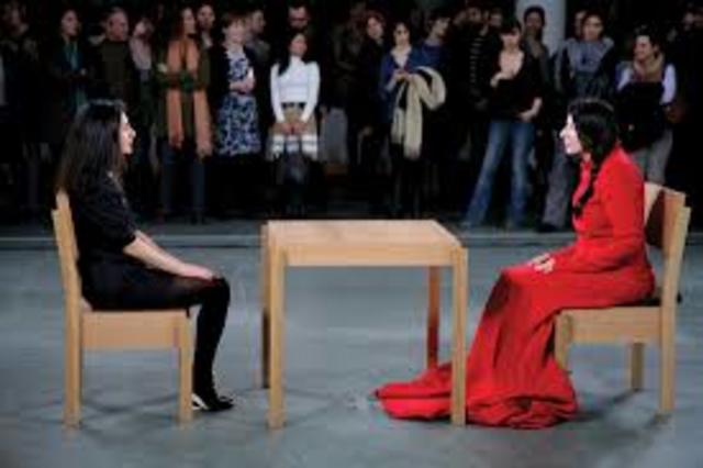 Perfomance.  "La artista esta presente", Marina Abramovich. 1946