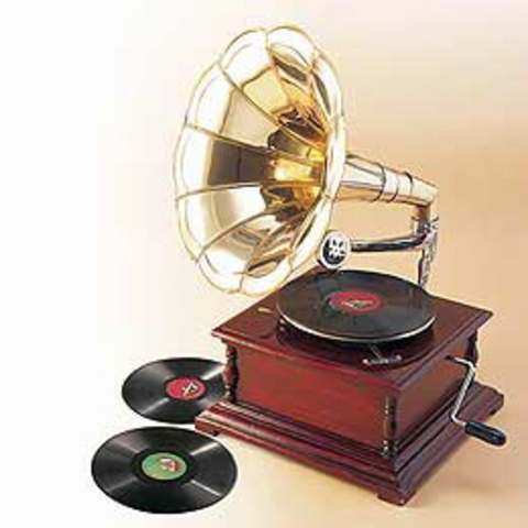 1876 Nace el gramófono.