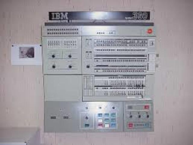 IBM 360 - Primera familia de computadoras que podía correr el mismo software en diferentes combinaciones de velocidad, capacidad y precio