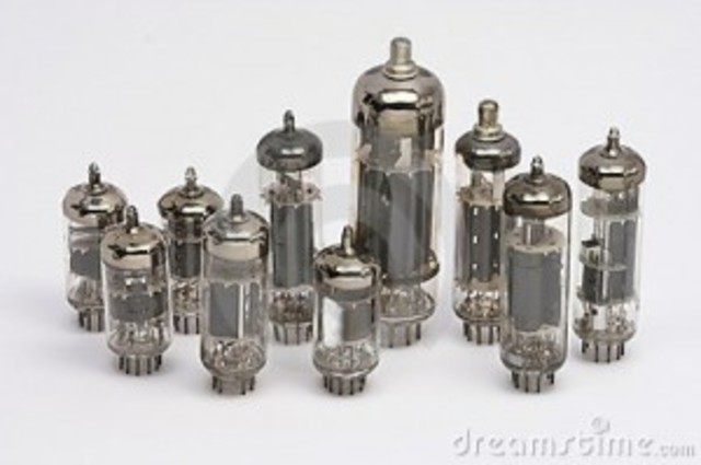 Ordenadores construidos con válvulas de vacío