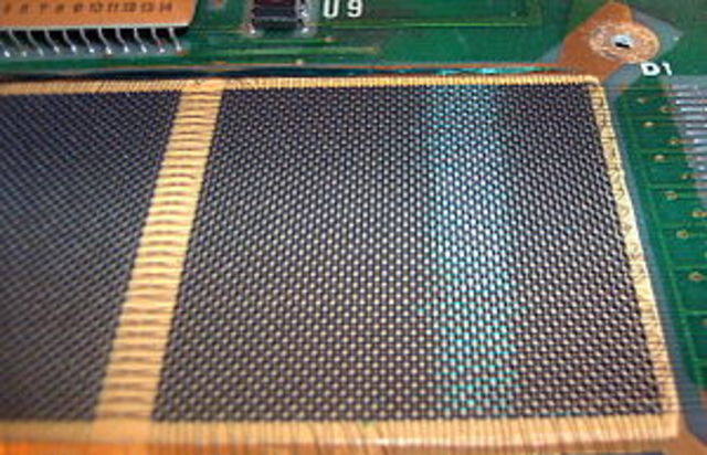 IBM envió el mainframe IBM 1401 basado en transistor