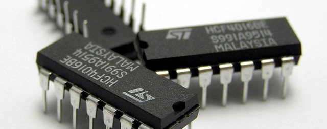 El uso del transistor permite fabricar equipos más pequeños y más rápidos