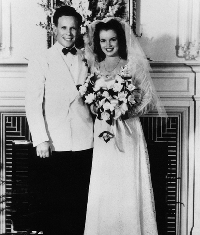 Es casa amb James Dougherty