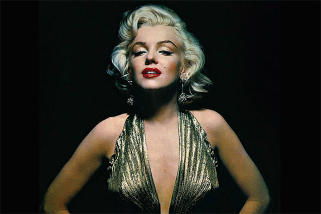 Roda El multimilionari i Obté el Globus d'Or per Ningú i a la babalà.