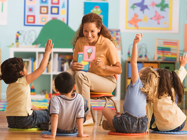 GENEALOGÍA DEL CURRÍCULO: EL CURRICULO ES DIFICIL DE DEFINIR POR SU ELASTICIDAD Y A PARTIR DE ELLO LAS MILES INTERPRETACIONES QUE SE LE OTORGAN AL MISMO, PERO LO QUE SI ESTA CLARO, ES QUE EL CURRÍCULO ES LA OPORTUNIDAD PARA  ACCEDER AL MUNDO.