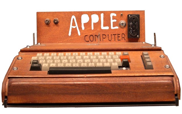 1976 – Apple I.