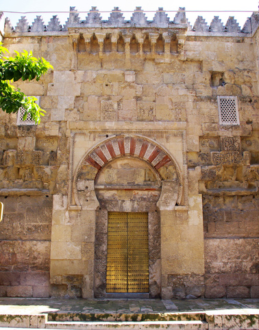 786-788: El inicio de la creación de la Mezquita de Córdoba. El fin del 1º Emir Omeya independiente.