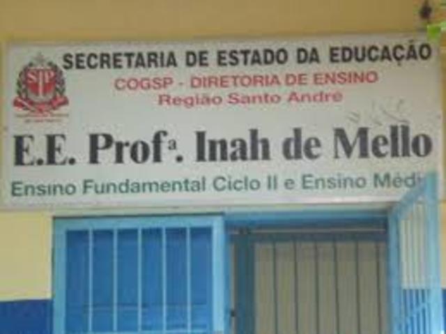 Relato de uma prática  de uma professora de Português do Ensino Médio de uma escola pública de Santo André. Esta atividade foi selecionada por tratar-se  de um método ativo. A imagem mostra a entrada da escola.