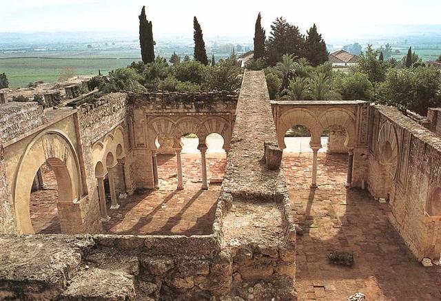 936: Comienza  la construcción de Madinat al-Zahra.