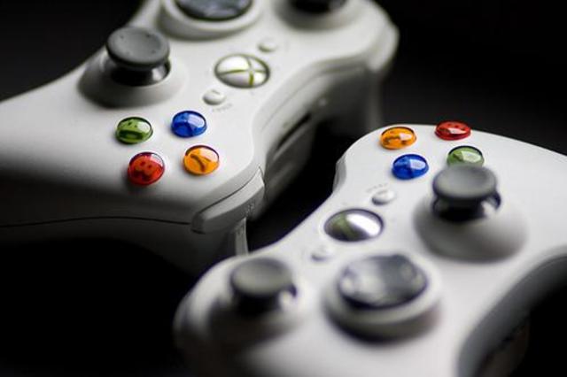 MUD- the earliest form of multiplayer games was debuted