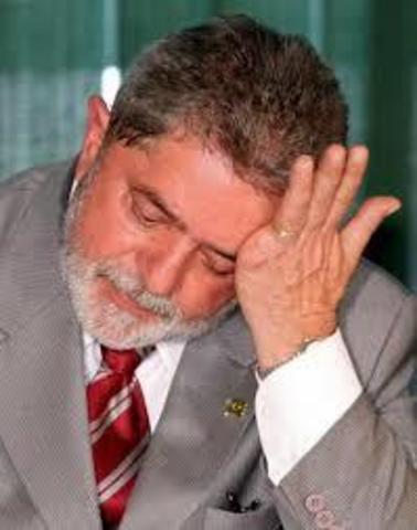 Lula é investigado por suspeita de participaçâo no mensalão