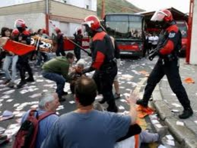 En 1915, la situación se tornó crítica cuando Nicolás decidió tomar el control directo del ejército