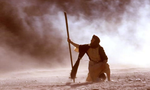 Han flygter fra egypten