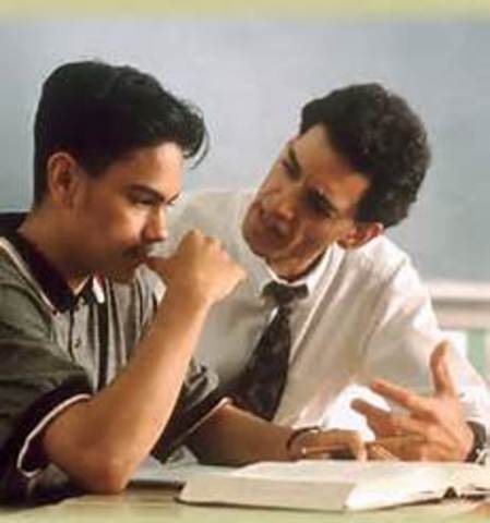 STENHOUSE    El curriculum como reconstrucción del conocimiento y propuesta de acción: el puente entre la teoría y la práctica.