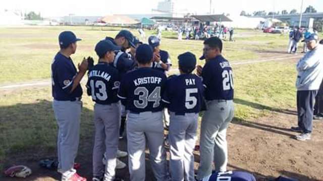 Con mi equipo de béisbol  (mi segunda familia)