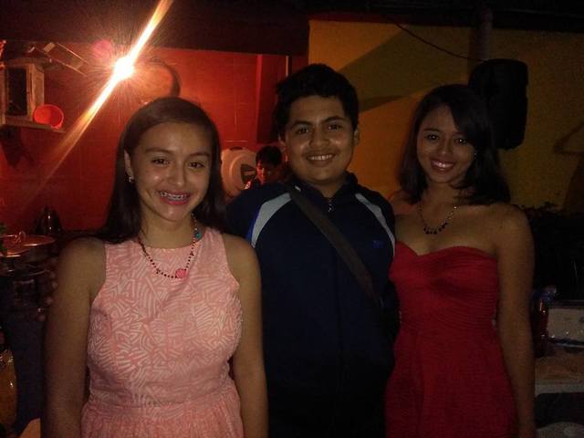 El 15  de septiembre festejando con mis primas