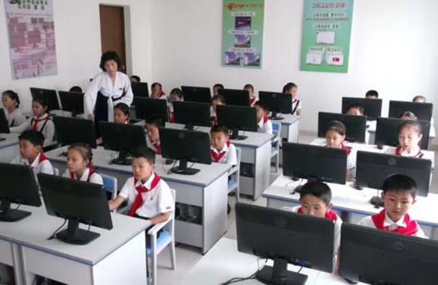 Modelo de enseñanza presencial con apoyo de Internet.