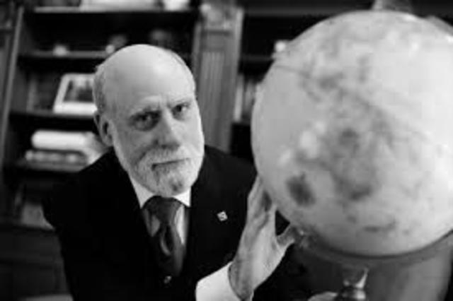Se nombra INTERNET por Vinton Cerf